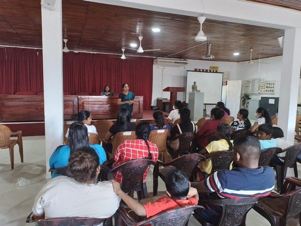 A program for those intending to go abroad and their family members at Homagama (2022-12-30)